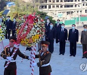 북한, 중국의 6·25전쟁 참전 71주년 맞아 우의탑에 화환 진정