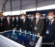 김부겸 총리, 대한민국 균형발전박람회 전시 관람