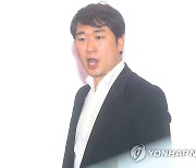 주요 장면 시연하는 김종표 바리톤