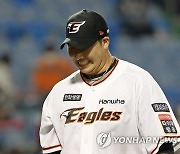 미소 짓는 김민우