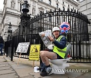 BRITAIN PROTESTS RAW SEWAGE DUMPING