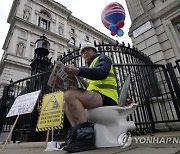 Britain Sewage Protest