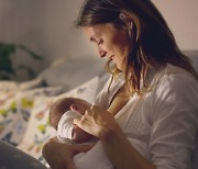 모유 수유한 여성, 노년기 인지력 저하 예방에 도움 돼 (연구)