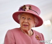 영국 여왕, 자국에서 열리는 COP26 불참.."휴식 필요"