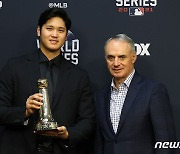 광풍 일으킨 오타니, MLB 커미셔너 특별상 수상..역대 16번째