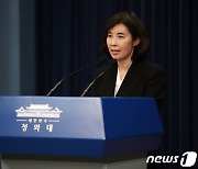 문대통령 "노태우, 역사적 과오 적지 않지만 성과도"..애도 표해