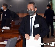 일상회복지원위원회 참석하는 최재천 공동위원장