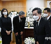 [포토]유가족 위로하는 김동연 전 총리