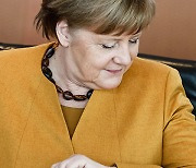 독일 메르켈 총리 공식 임기 종료