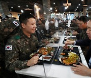 군 장병들이 가장 듣기 싫은 말은? "요즘 군대 편해졌다"