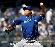 MLB닷컴 "류현진, 새 시즌 에이스 아닌 2~3선발"