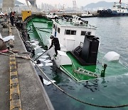 부산항 계류 중인 선박 침수