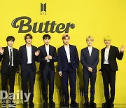 방탄소년단, 콜드플레이와 함께한 '마이 유니버스'로 빌보드 '핫100' 13위