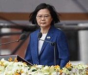차이잉원 "대만에 미군 주둔, 중국 방어 미국이 도울 것"..중국은 공격헬기로 위협
