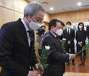 靑 "노태우 국가장, 국민통합에 기여..전두환은 일고의 가치 없어"