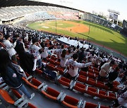 '스포츠도 위드 코로나' KBO 포스트시즌, 전 좌석 접종자 구역으로 운영