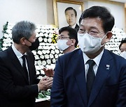 민주당 '전두환 국가장 금지' 위한 관련법 개정 추진