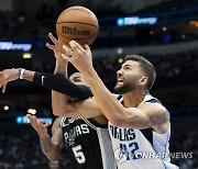 Spurs Mavericks Basketball