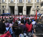 G20 정상회의 반대 시위 벌이는 이탈리아 학생들