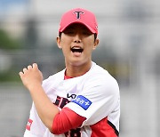 KBO 신인왕 KIA 이의리-윤중현 사실상 '집안 싸움', 36년 기다림의 끝은 '환희'[광주 현장]