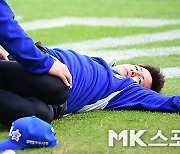 강민호 '진지한 스트레칭' [MK포토]