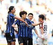 인천, 10명 싸운 서울에 2-0 승리