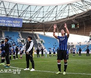 인천 2연승, 10명 싸운 서울에 2-0 승리..K리그 154일 만에 관중 입장