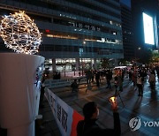 청계광장서 '비정규직 철폐' 300여명 기습 촛불집회