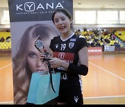 트로피 들고 방긋..이다영 그리스리그 3R MVP 선정