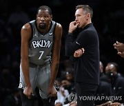 '값비싼 수업료' NBA 브루클린 듀랜트, 관중석으로 공 던져 벌금 3천만원