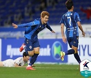 '이동경 결승골' 울산, 수원FC 3-2 제압..전북과 승점 동률 유지