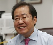 홍준표의 文정책 지우기.."주52시간 중단, 탈원전 폐기"