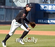 [MD포토] 쿠에바스 '수비도 좋아'