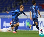 '이동경 결승골' 울산, 수원FC에 3-2 승리..선두 전북 다득점차 추격