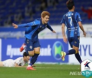 '이동경 결승골' 울산, 수원FC에 3-2 승리..전북 추격(종합)