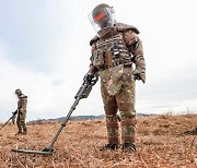 유엔사, DMZ 남북관리구역 동해지구 지뢰제거 작전 지원