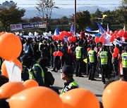 더 과열되는 野 경선..공천 협박에 지지자 육탄전도