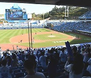 야구팬 들어찬 라팍, 코로나19 시국 최다 관중 기록[포토]