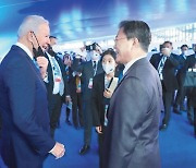 文, G20서 '대북대화' 외교총력전.. 정상들 만날때마다 '평화' 강조