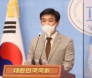 '2030표심' 노린 與, 기재부 정조준.."가상자산 과세 1년 유예"