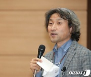 강연하는 권선필 목원대 교수