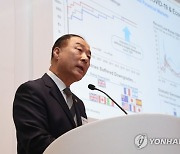 홍남기 "기후대응 예산·세제 등 재정지원 하고 내년 탄소인지예산제도 도입"