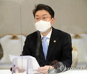 '물가관계차관회의' 주재하는 이억원 차관