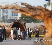 울산서 열린 정원산업박람회 찾은 시민들