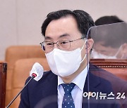 美 가는 문승욱·이재용, 반도체 자료 제출 문제 '해결사'로 나서나