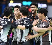 '레오 29점' OK금융, 한국전력에 3-0 완승..3위 도약