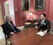 SK chairman meets with U.S. lawmakers to discuss investments