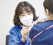 코로나19 백신 맞고 심장 두근거린다면..심전도·초음파 검사만 받아도 확인 가능