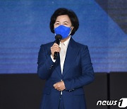 기자 이름·휴대폰 번호 SNS에 공개한 추미애..경찰 수사 착수