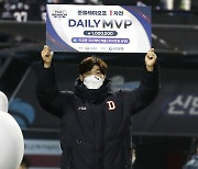 준PO 1차전 MVP 차지한 최원준